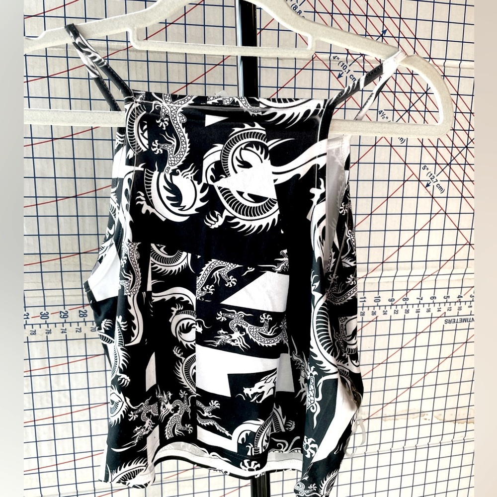 Miroh Spandex black & white asian dragon print top Size Medium